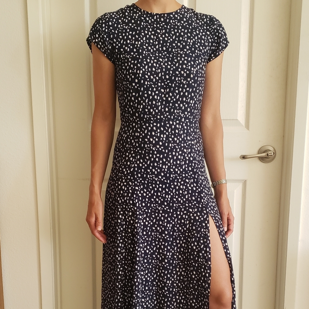 Urban Outfitters Lindsey cap sleeve midi dress with leg slit - in navy